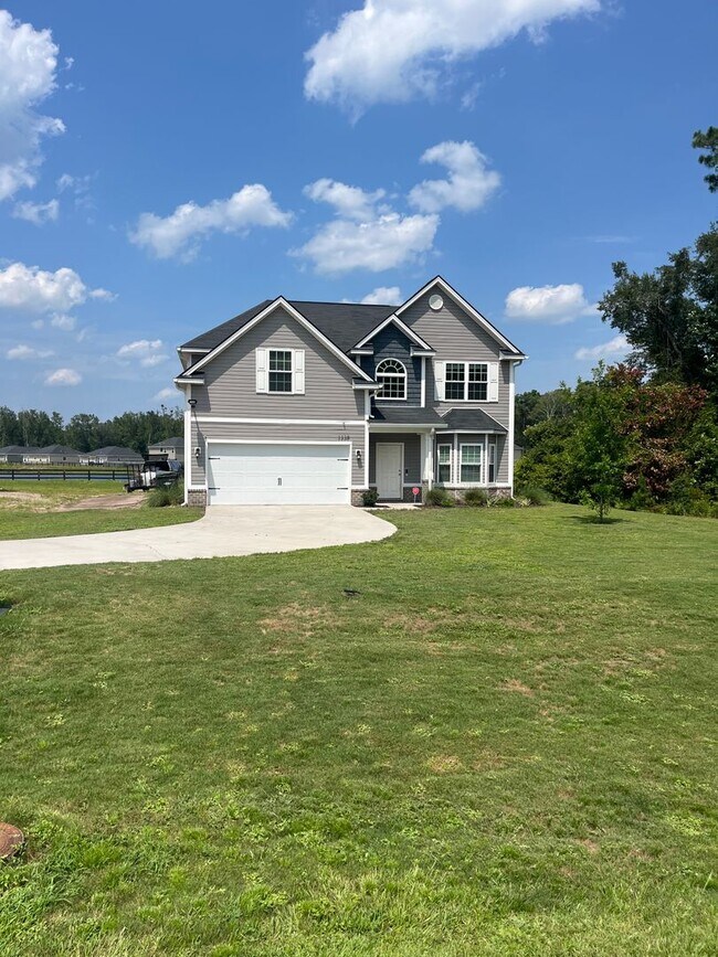 Building Photo - Spacious 4-Bedroom Pet Friendly Home with a Serene View - Available for Rent!