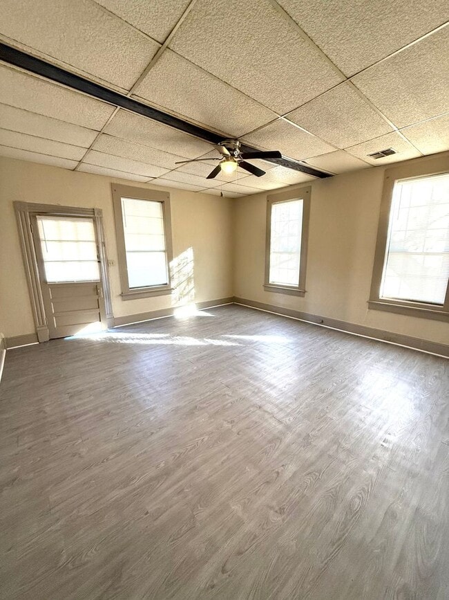 Building Photo - **1 Bed 1 Bath Duplex Rent Ready** Call our self-showing number to schedule a tour 334-366-9198 (...