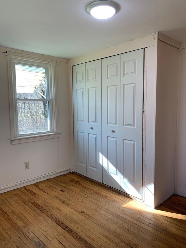 Building Photo - CONTRACT PENDING!! Single family home with...