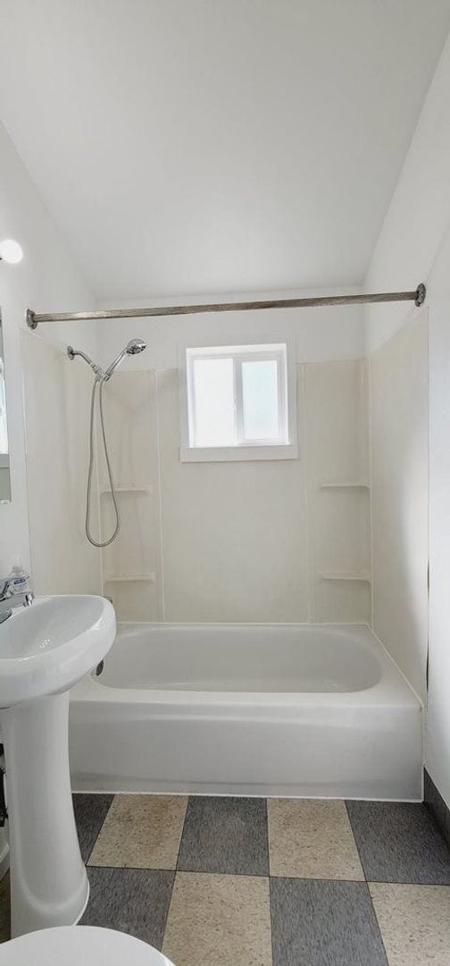 Building Photo - Absolutely Gorgeous 3 bd, 1 ba House locat...