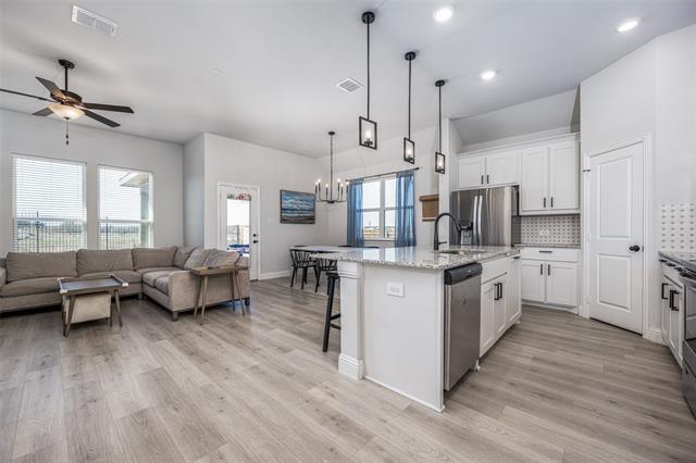 Building Photo - 513 Lakeway Ln