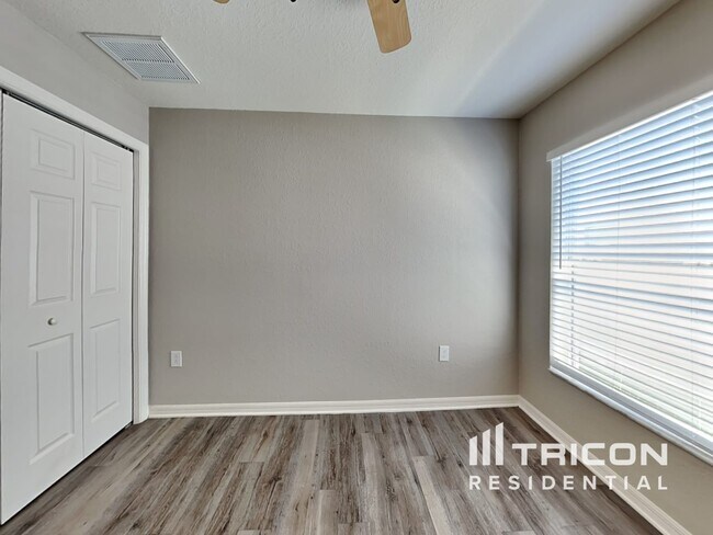 Building Photo - 229 Cascara Ln