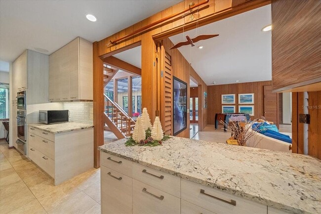 Building Photo - 3348 Old Oak Dr