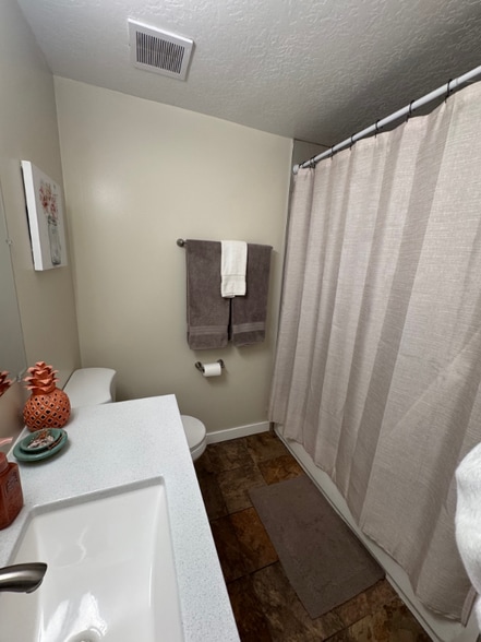 Building Photo - 4524 Balsam Ave