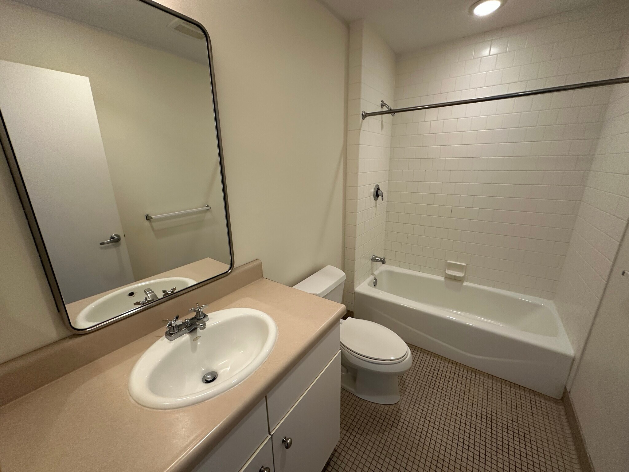 Building Photo - 211 E Berkeley St