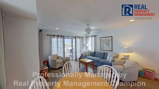 Building Photo - Furnished Year Round Rental One Block from Ocean on Wrightsville Beach
