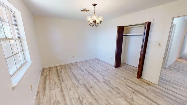 Building Photo - 403 Sunnyside Ave