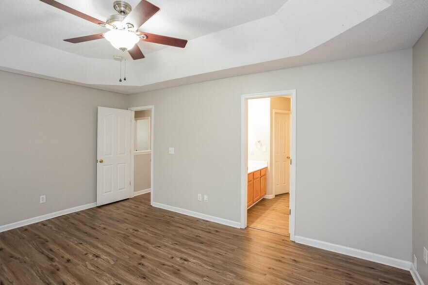 Building Photo - 2112 Highland Park Dr