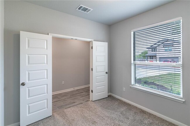 Building Photo - 124 Driftwood Hills Way