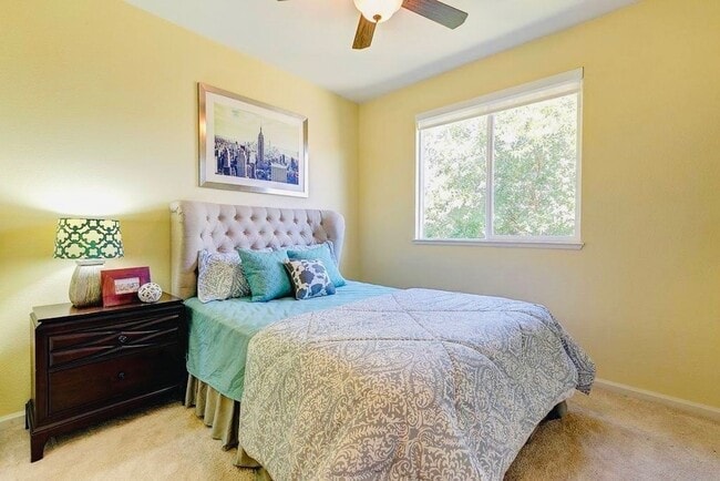 Building Photo - 1279 Hyacinth Ct