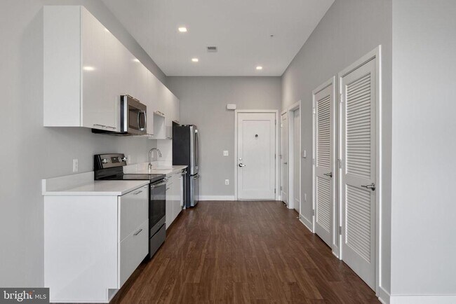 Building Photo - 989 S Buchanan St