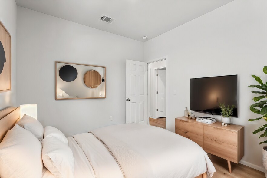Third Bedroom. This has been virtually staged. - 5402 Jason Dr