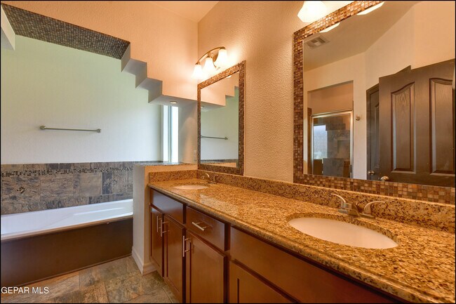 Building Photo - 5649 Valley Maple Dr