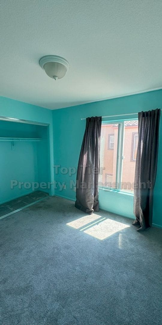 Building Photo - Charming 3-Level Townhome in Coronado Ranch