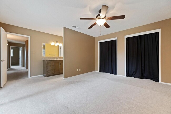 Building Photo - 4 Bedroom / 2 Bathroom Home for Rent $2,700