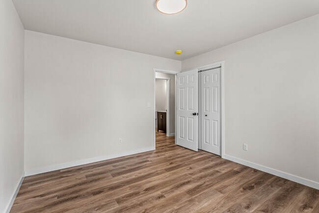 Building Photo - 1302 S 14th Ave