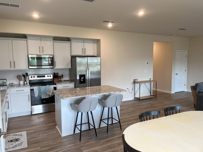 Building Photo - GREAT 3 bedroom 2.5 bath HOME IN WENDELL!