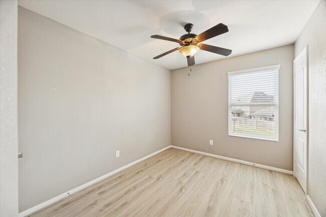 Building Photo - 15326 Knotty Chestnut St