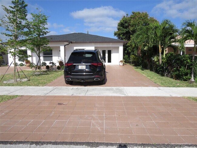 Building Photo - 1671 SW 44th Terrace