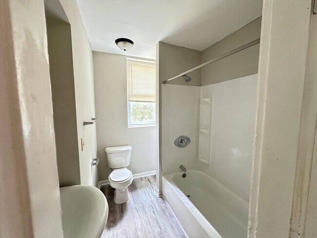 Building Photo - 966 Elberon Ave