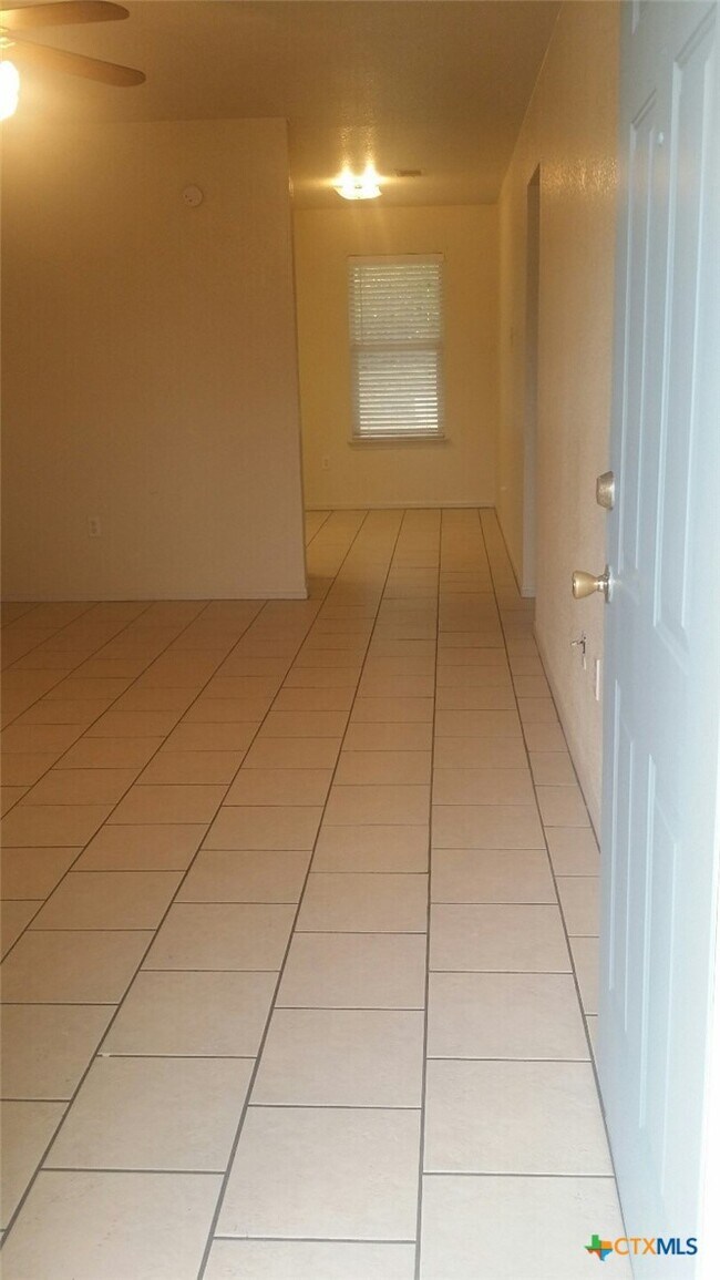 Building Photo - 1102 Circle M Dr