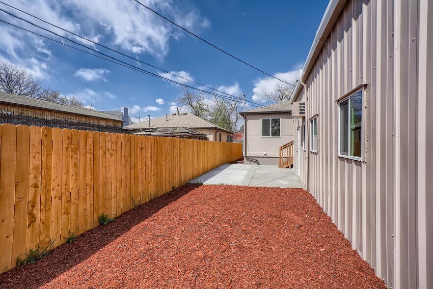 Building Photo - Striking Columbia Heights home near Berkeley Lake Park