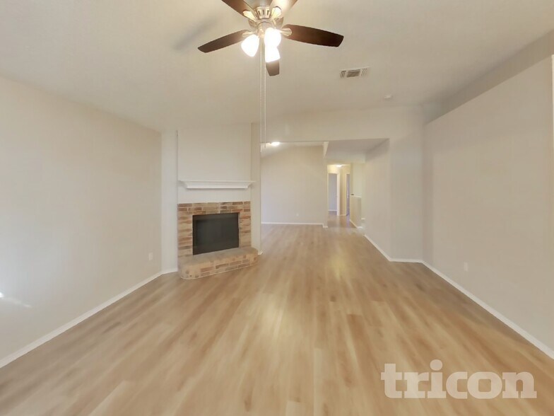 Building Photo - 327 Moss Hill Dr