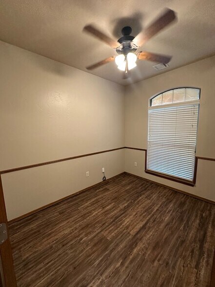 Building Photo - 809 SW 38th St