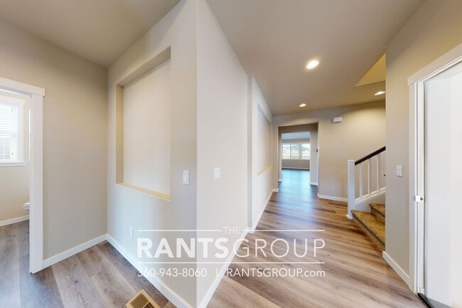 Building Photo - Steilacoom Ridge! Easy I5 Access!