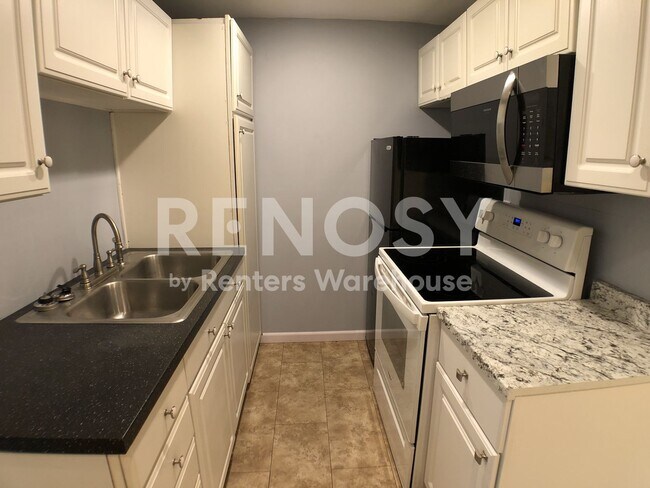 Building Photo - Available July 1st - 1 Bed/1 Bath Triplex in Prior Lake