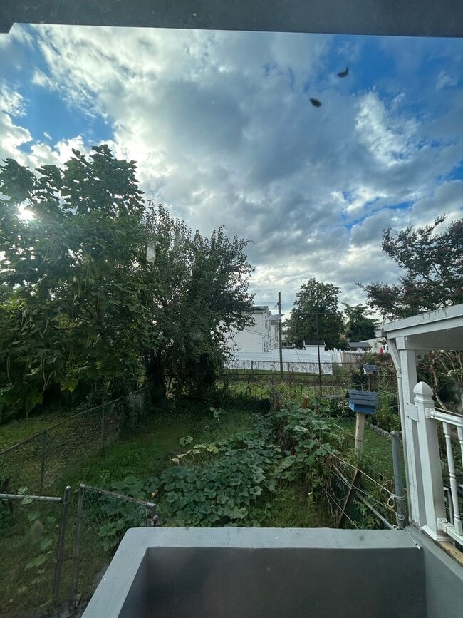 Building Photo - 35 Dexter St