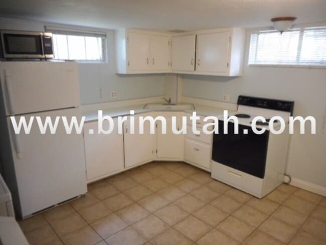 Building Photo - 2637 S Kenwood St