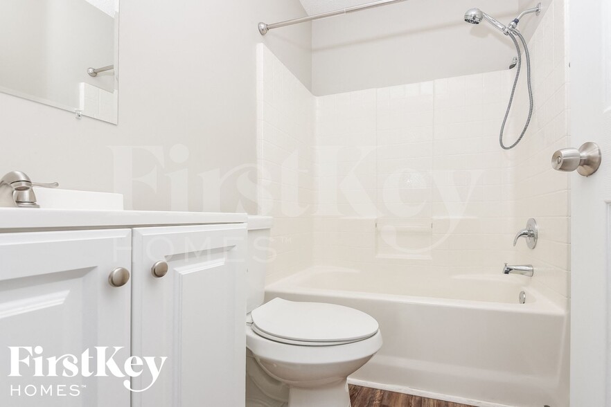 Building Photo - 435 Stephanie Dr