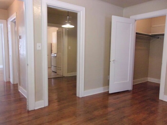 Building Photo - Remodeled 1 BED 1 BATH DUPLEX MIILER'S BLVD HISTORIC DISTRICT