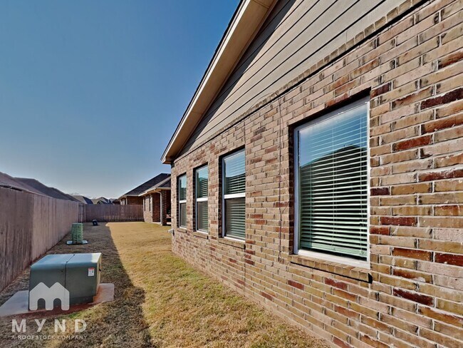 Building Photo - 12924 Firerock Cir