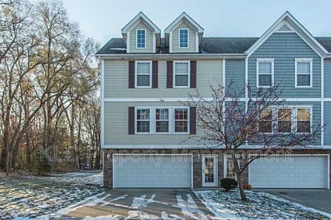 Building Photo - 5558 Kenton Ln