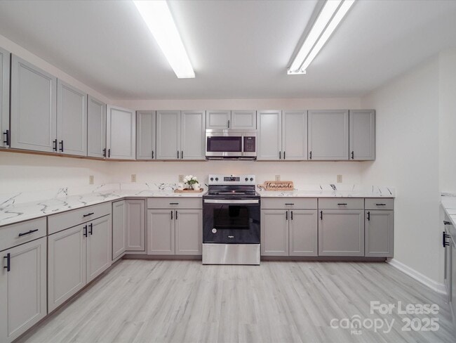 Building Photo - 3227 Deshler Morris Ln