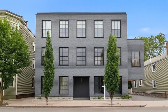 Building Photo - 618 E 2nd St