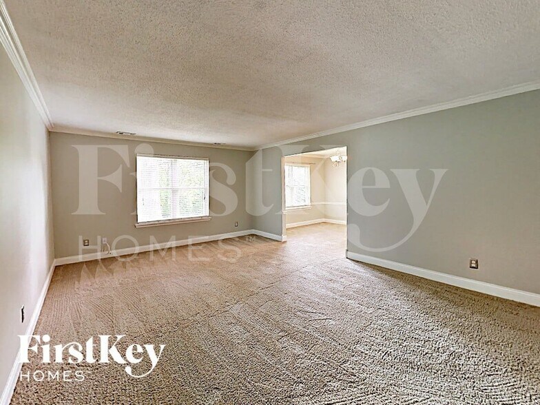 Building Photo - 6 Bordeaux Pl
