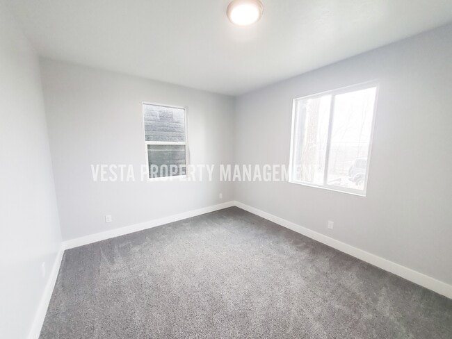 Building Photo - 2028 Ogden Ave