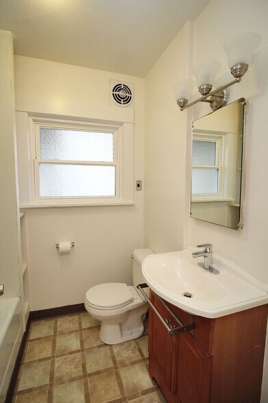 Building Photo - 4626 NE 96th Ave