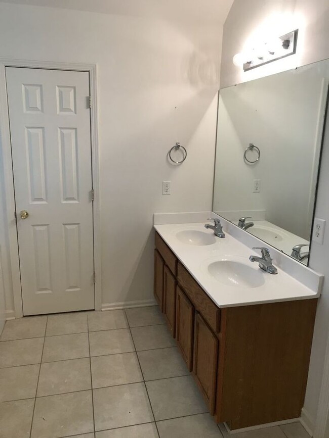 Building Photo - Lovely 3 Bed, 2.5 Bath home in Havenbrook