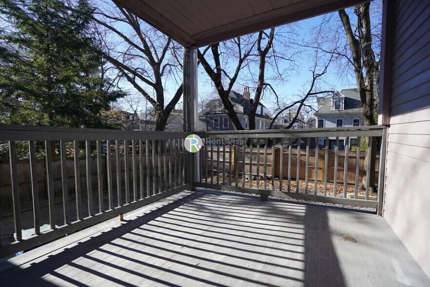 Building Photo - 372 Oxford St