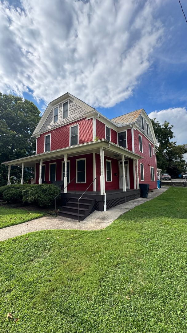 Building Photo - 911 Campbell Ave SW