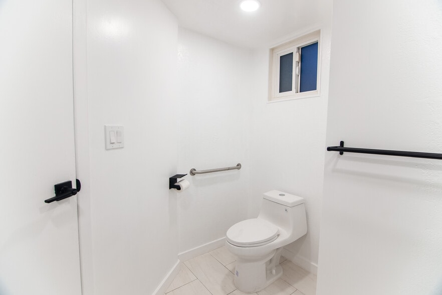 Bathroom 1 - 14700 Friar St