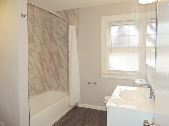 Building Photo - Updated 3 Bedroom - 1.5 Bathroom Cleveland Hts. Colonial for Rent!
