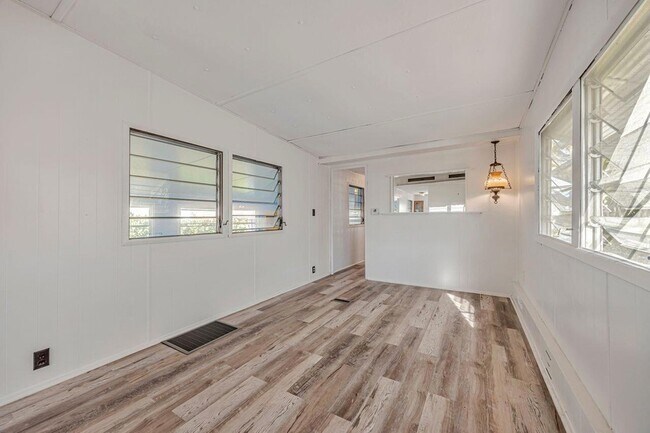 Building Photo - 14556 Glenview Dr