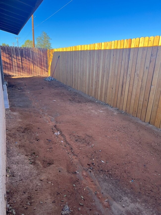 Building Photo - 004