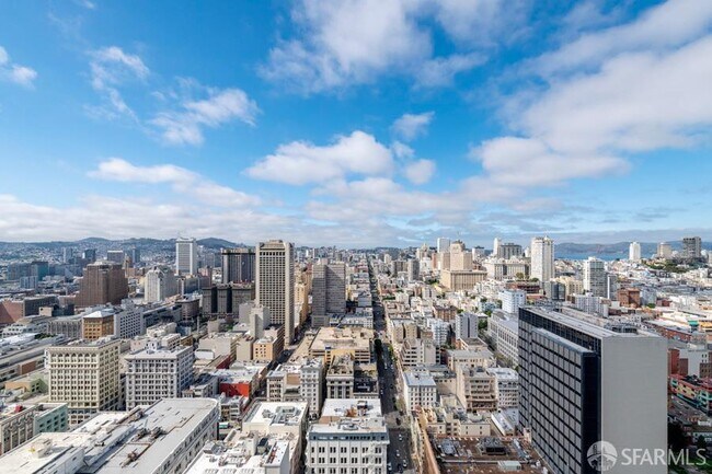 Building Photo - 333 Bush St