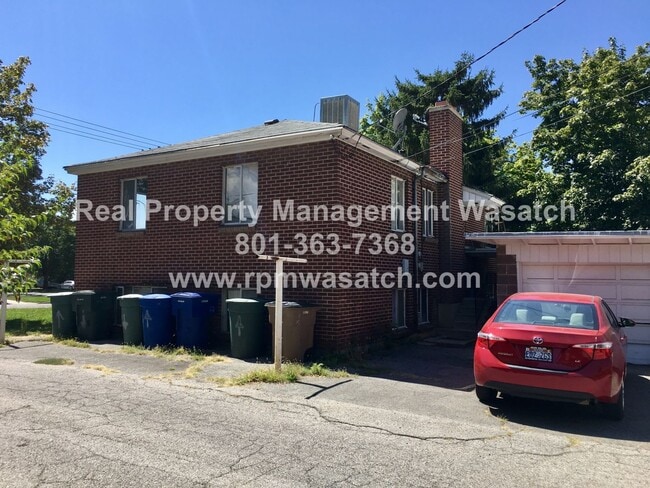 Building Photo - Check out This 2 Bedroom 1 Bathroom Salt L...